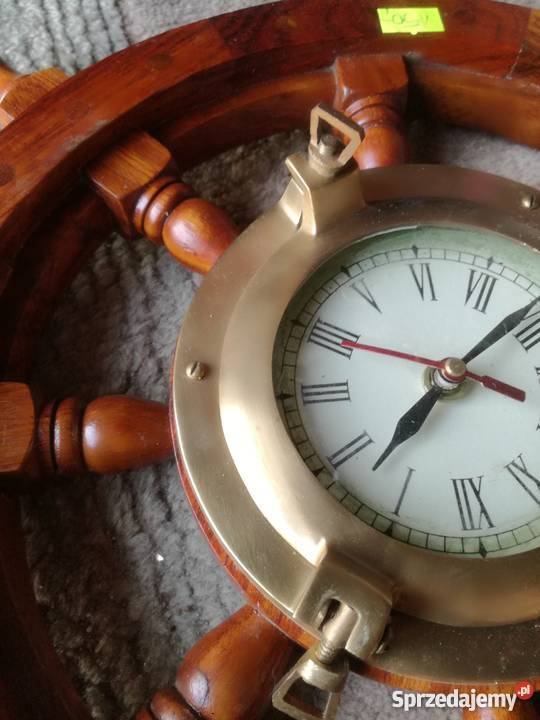 Ster drewniany z zegarkiem