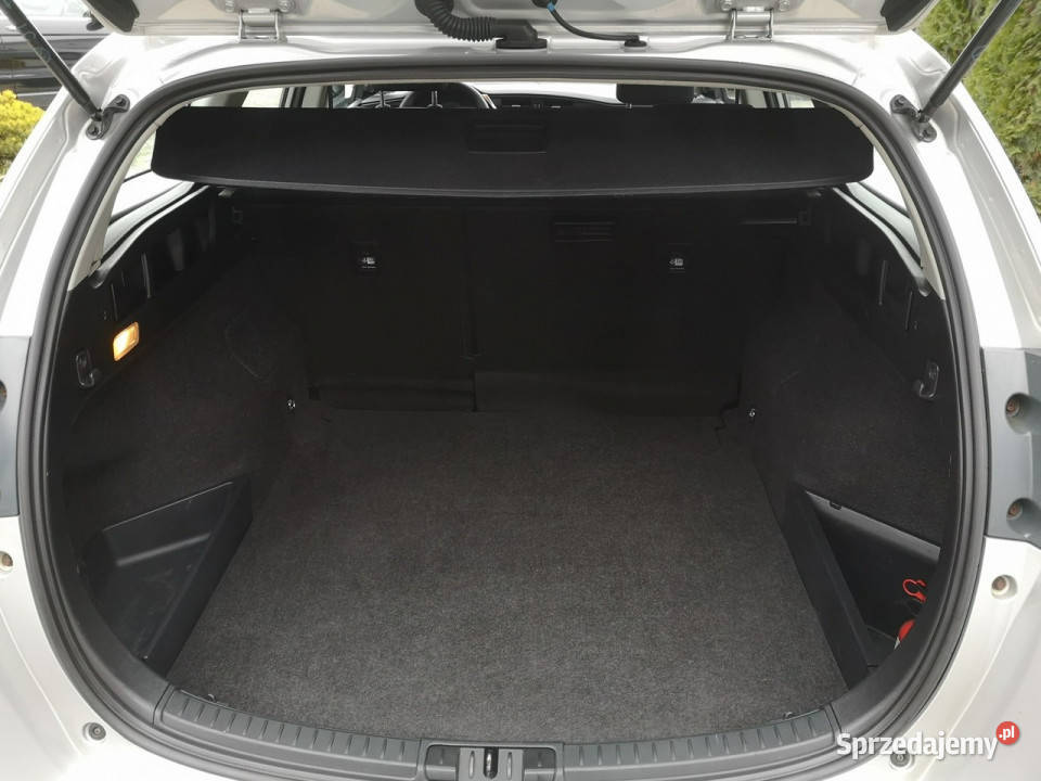 Toyota Auris 16 Benzyna 132 Salon LIFT 1Właś wielofunkcyjna kierownica sprzedam