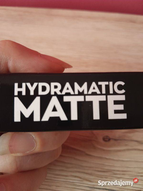 Matowa szminka z kwasem hialuronowym Hydra Peony Siewierz