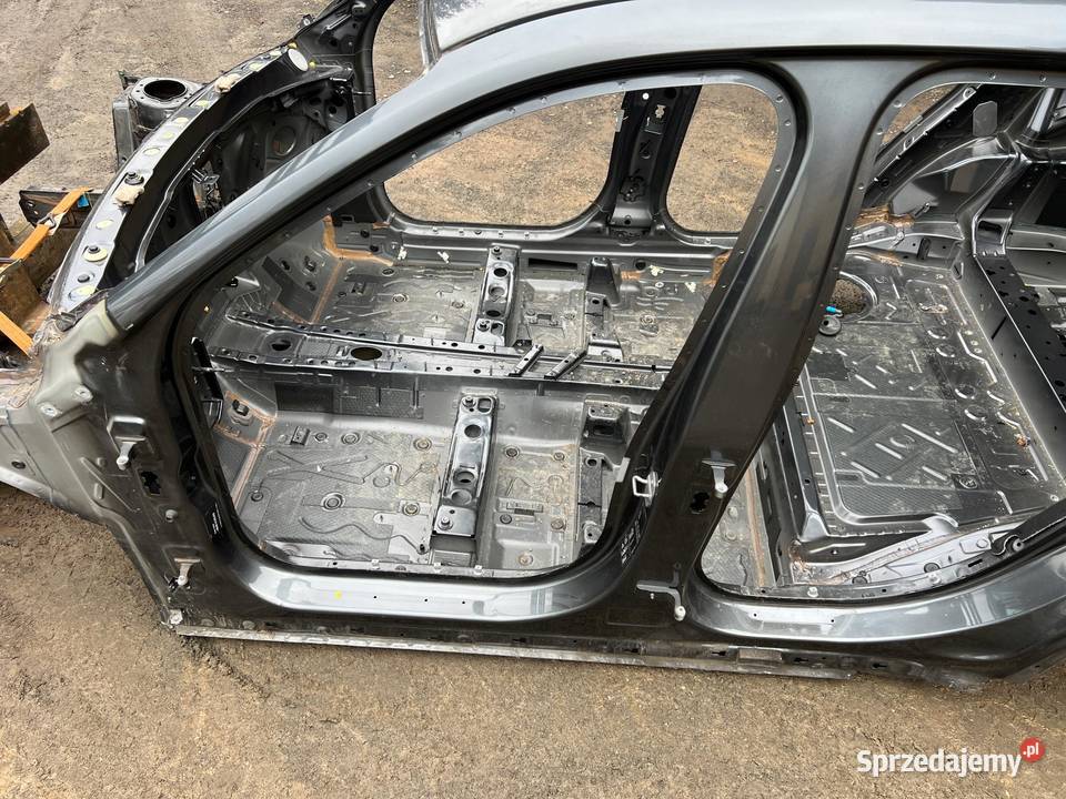 BMW X1 F48 KAROSERIA TYŁ DACH BLOTNIKI PRÓG sprzedam