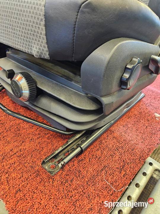 Fotel kierowcy z hydraulicznym amortyzatorem do Warszawa