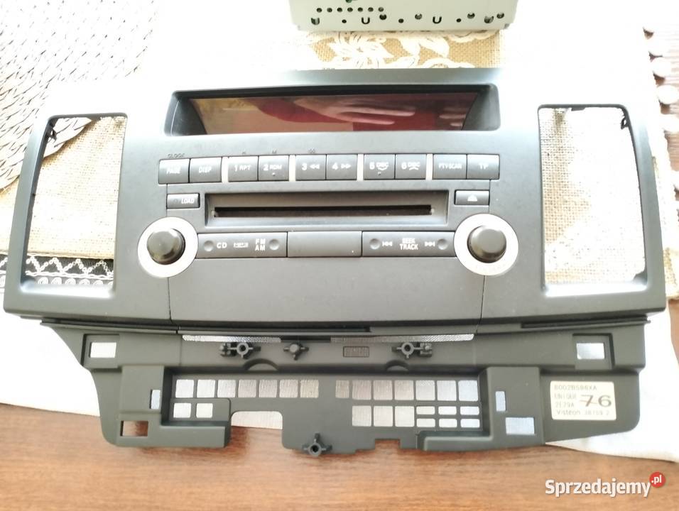 W pełni sprawne radio z panelem Mitsubishi