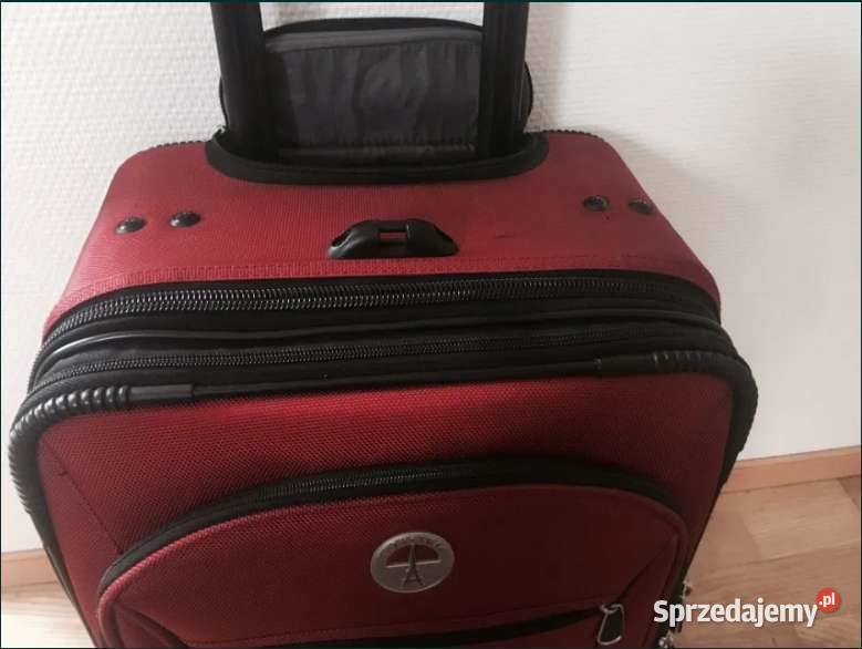 czerwona walizka TRAVELPRO Wizzair Ryanair bagaż Turystyka kujawsko-pomorskie Toruń