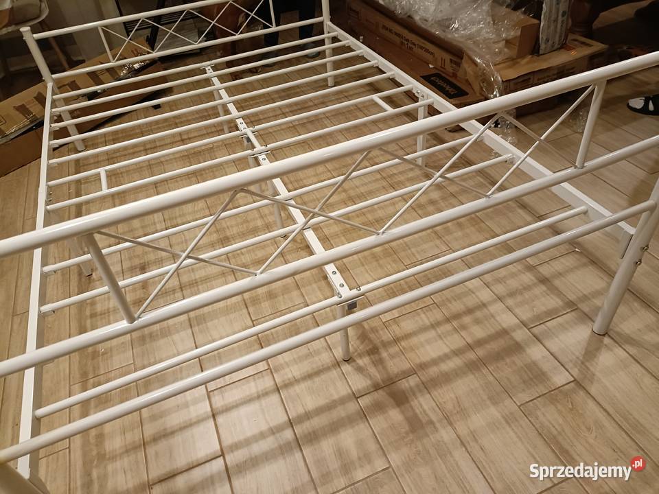 Metalowa rama łóżka