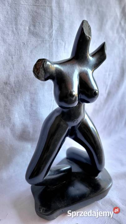 Tors kobieta rzeźba z kamienia