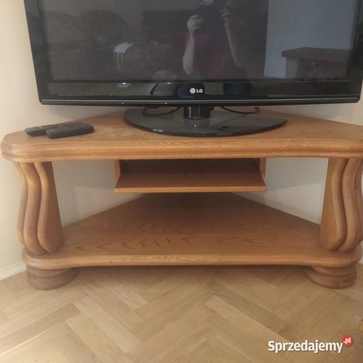 Trojkatny stojak pod TV