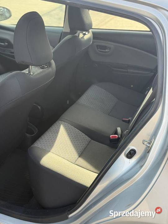 TOYOTA YARIS 10 Benzyna 70 2015R 199 000 Częstochowa