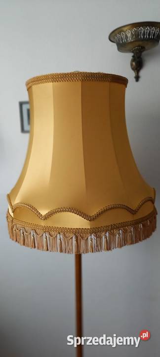 Drewniana lampa podłogowa z abażurem z lat 5060 Antyki, Sztuka, Kolekcje sprzedam