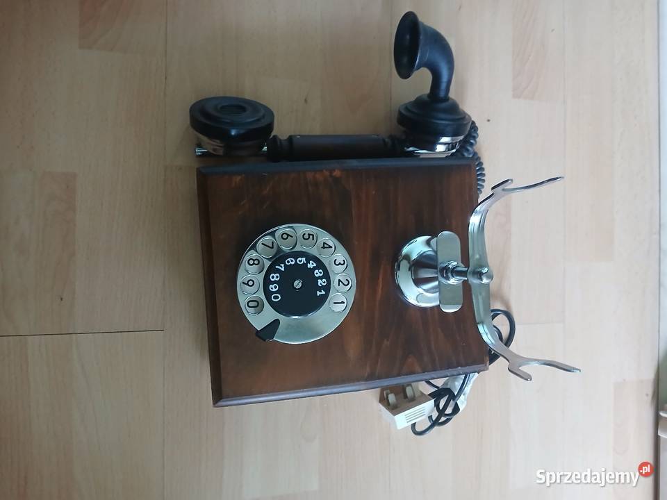 Telefon stacjonarny z czasów PRL u Kraków