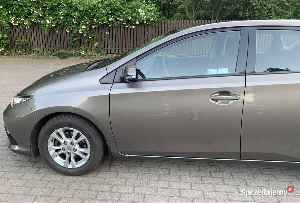Toyota Auris 133 pierwsza rejestracja 032017 r nieuszkodzony wielkopolskie Kalisz
