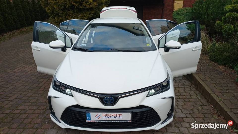 Toyota Corolla ECVT 18 Hybryda Pełna historia Rok produkcji 2021 Gdańsk