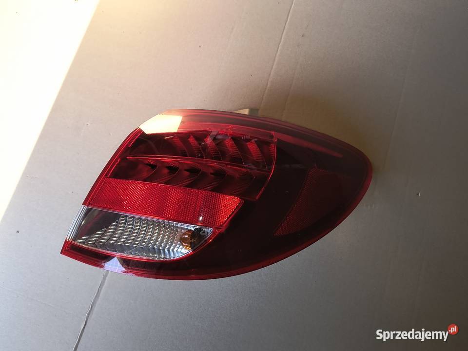 Mercedes Bklasa W246 lift 1118 Lampa tył tylna osobowe Domasław