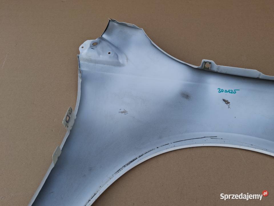 MERCEDES BKLASA W247 BŁOTNIK LEWY PRZÓD ORYGINAŁ