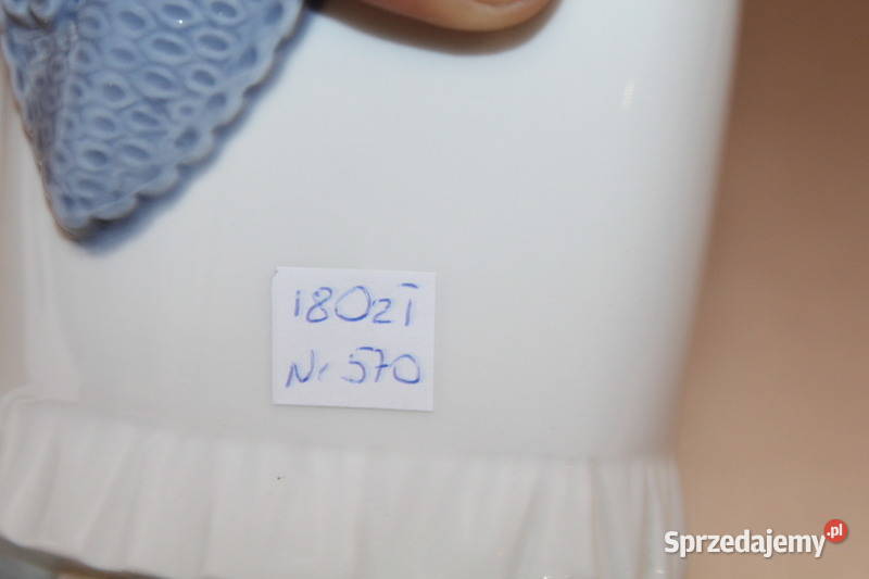 Figurka dziewczynka ze szczeniakiem NAO 570 FiaF Szczecin