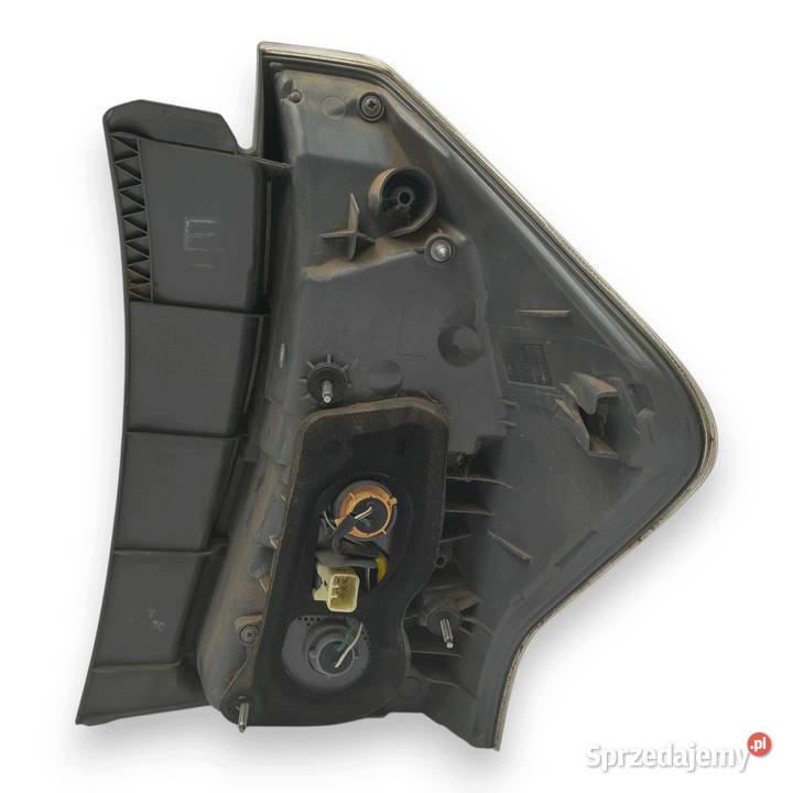LAMPA LEWA TYŁ Toyota Prius Plus tylna tylni Chełm
