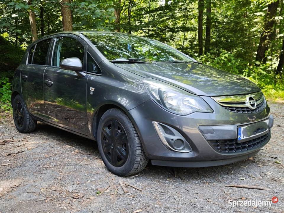 Opel Corsa D 2010 Benzyna 12 86 Edition 111 4/5 Corsa