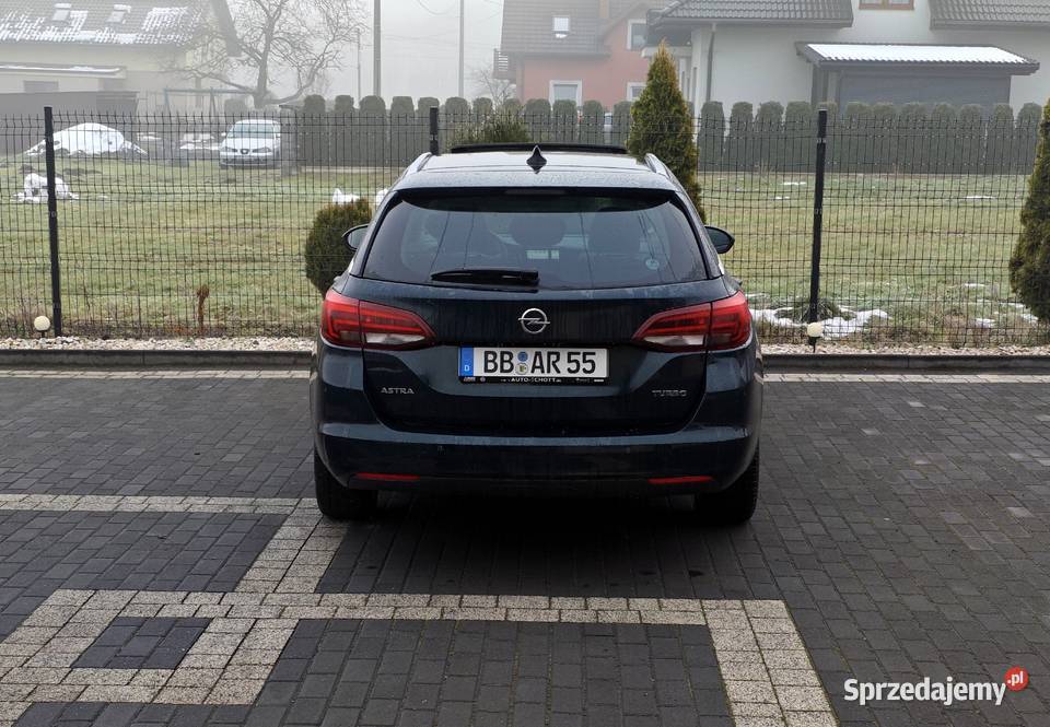 Opel Astra Sports Tourer 14 Turbo benzyna PEŁNE nieuszkodzony Wola sprzedam