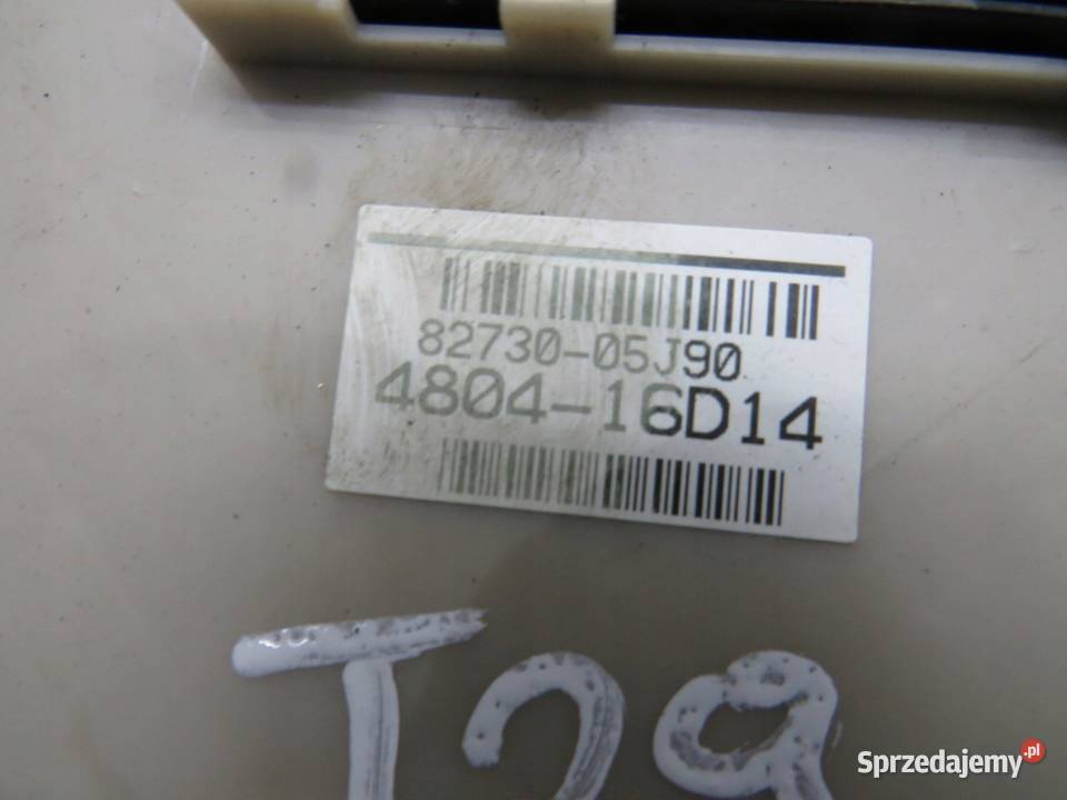 SKRZYNKA BEZPIECZNIKÓW AVENSIS T29 8273005J90 Skrzynki bezpieczników
