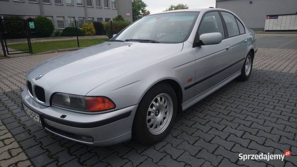 BMW e39 528i sedan stan kolekcjonerski 100 światła przeciwmgielne Seria 5