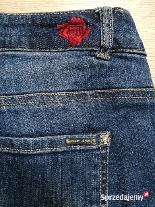 Damskie spodnie jeans z haftami róż nowe Dębica