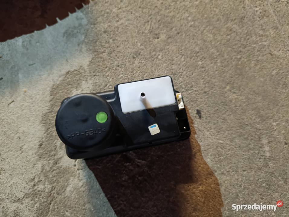 Pompka centralnego zamka audi 80 B3 b4 100 a4 b5 osobowe Piotrków Trybunalski