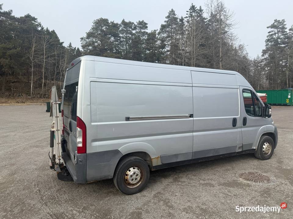 Peugeot Boxer z winda zaladowczą Kielce