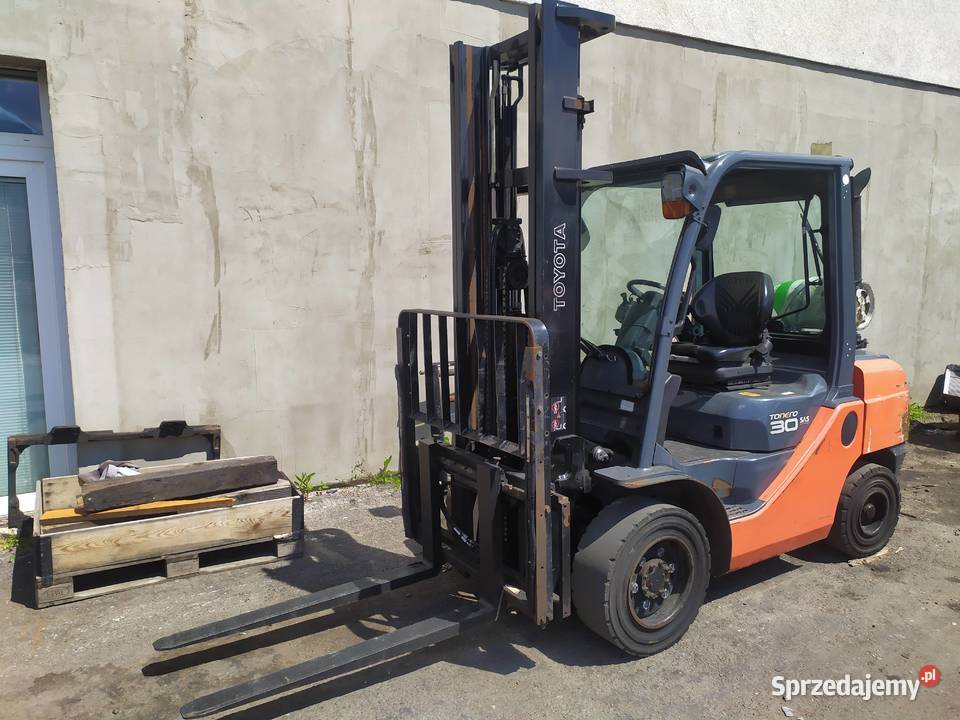 TOYOTA 028FGF30 LPG 2010 Duplex wolny skok Toyota Wózki widłowe dolnośląskie Kłodzko
