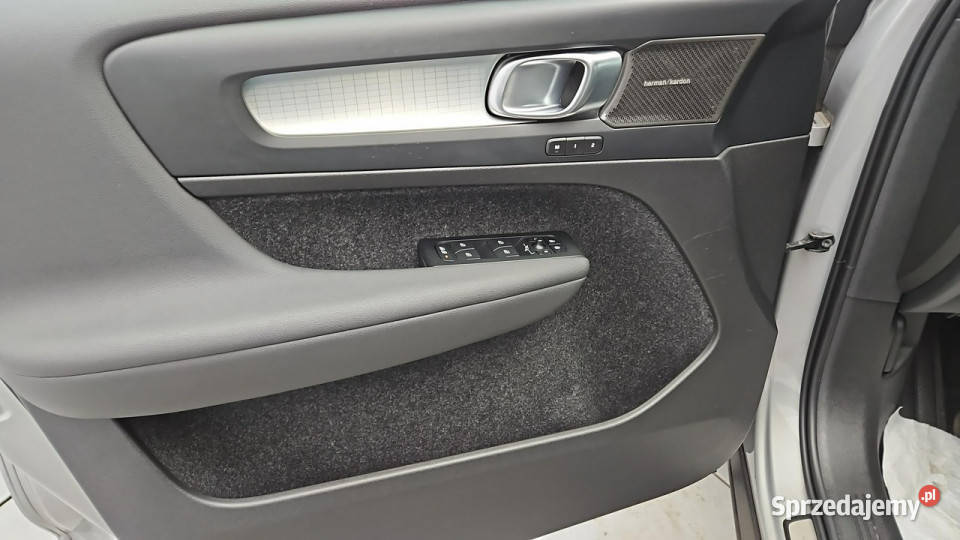 Volvo XC 40 T5 PlugIn Hybrid Plus Dark aut Z Warszawa