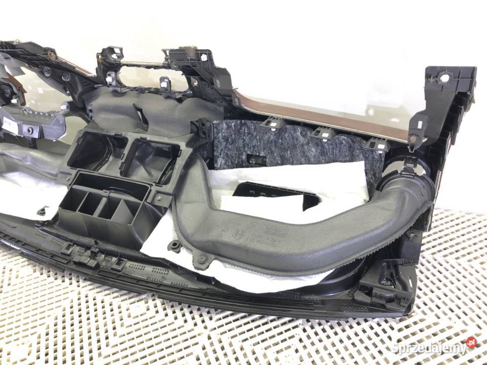 KOKPIT ALFA STELVIO SUV KONSOLA DESKA