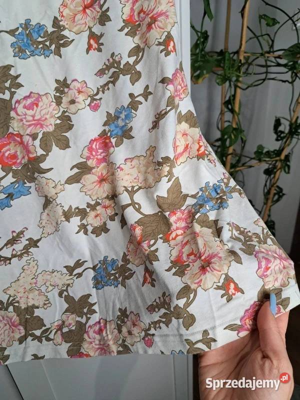 Lekka sukienka z kwiatowym motywem Vero Moda L Spódnice i sukienki