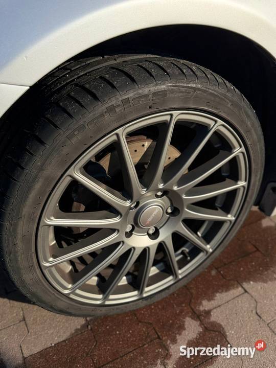 Toyota Avensis T27 2011r światła przeciwmgielne