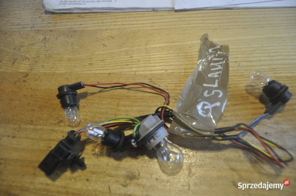 AUDI Q5 8R INSTALACJA LAMPY TYŁ W ZDERZAK Oświetlenie Sierakowice