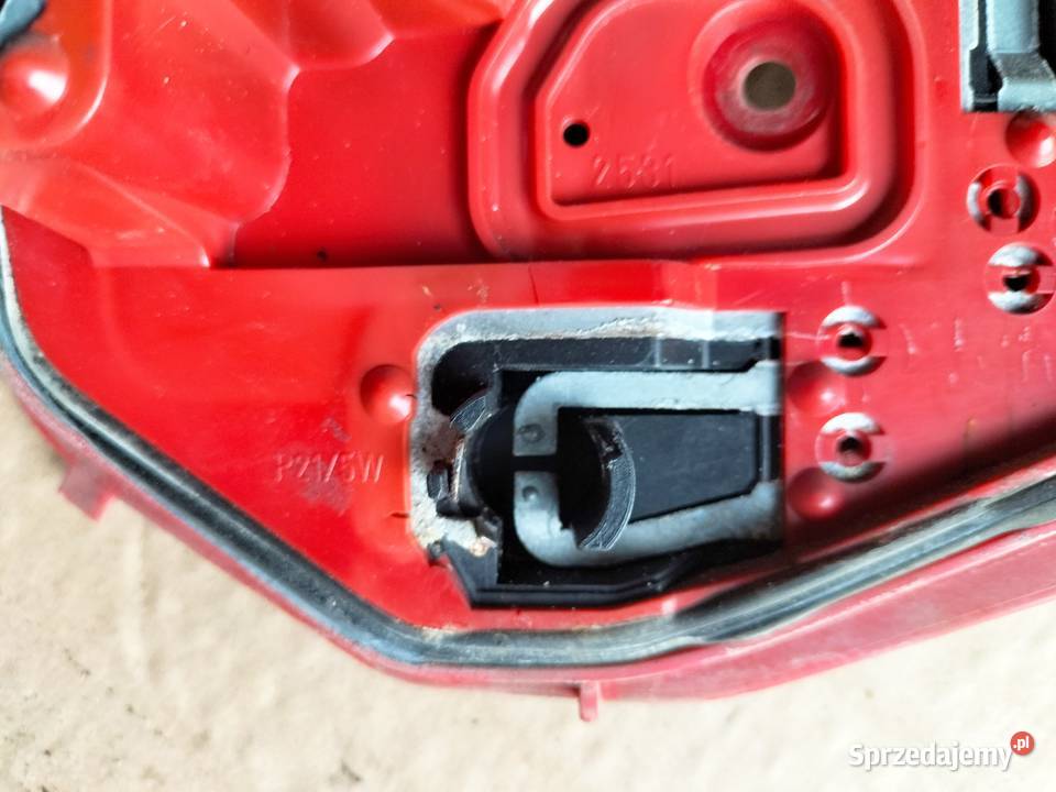 PEUGEOT 206 WKŁAD LAMPY TYŁ TYLNEJ PRAWY osobowe Pozostałe