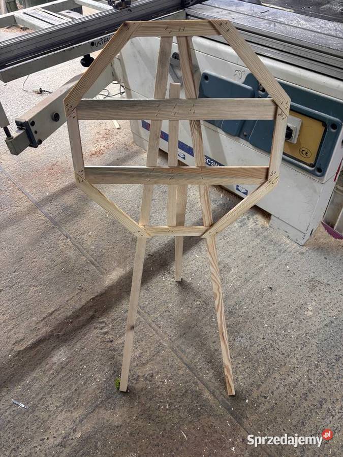 Stelaże pod wieńce pogrzebane