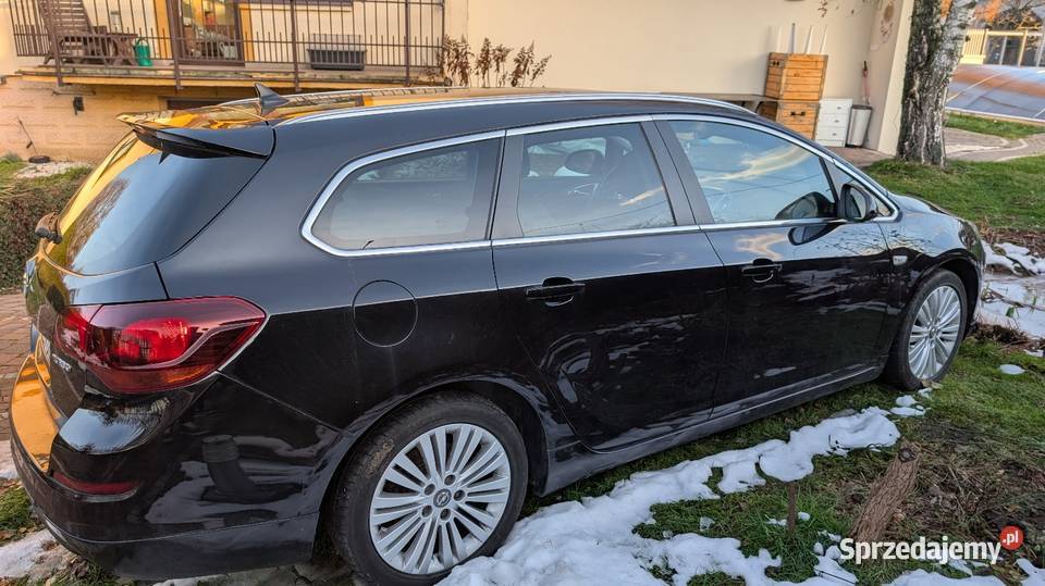 Opel Astra J Sports Tourer 16T 180 uszkodzona 180KM Ustroń