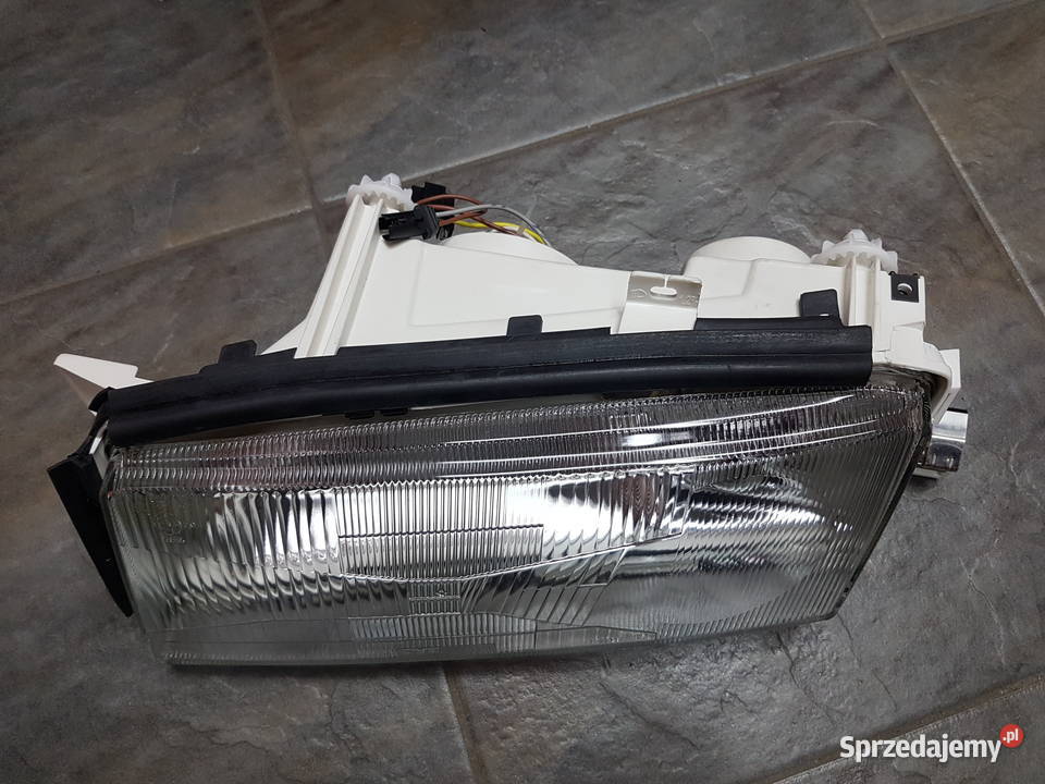 SKODA OCTAVIA I REFLEKTOR LEWY LAMPA LEWA PRZOD osobowe wielkopolskie Turek