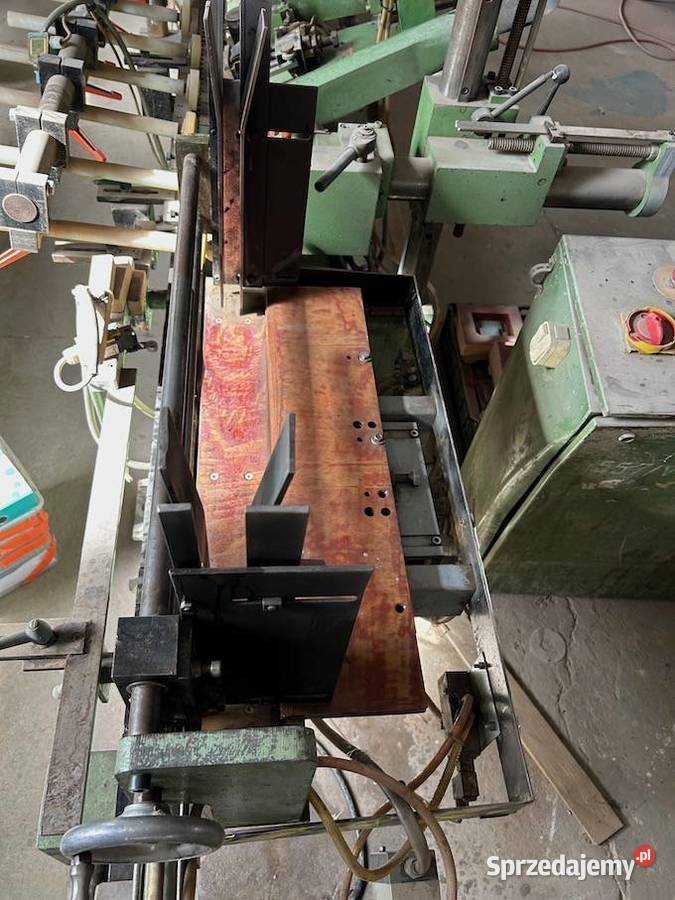 Uniwersalny podajnik elementów do maszyny z Wadowice