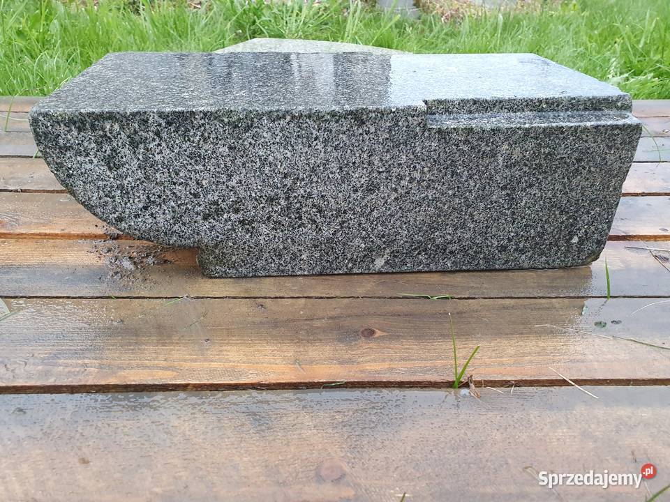element ozdobny granitowy do ogrodu