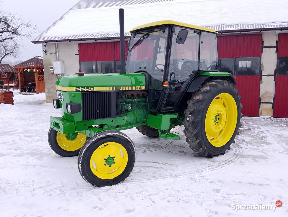 John Deere 2250