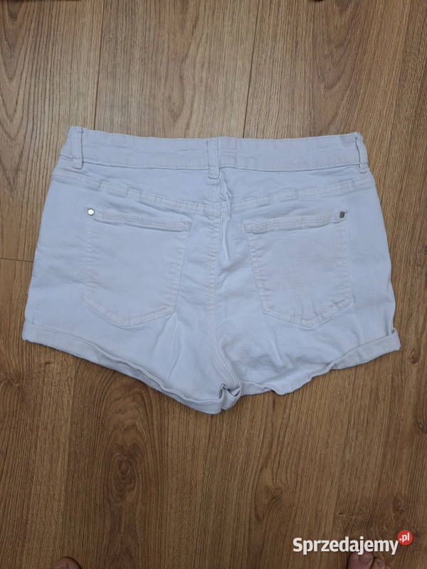 Klasyczne białe szorty Reserved rozmiar 40 biały sprzedam