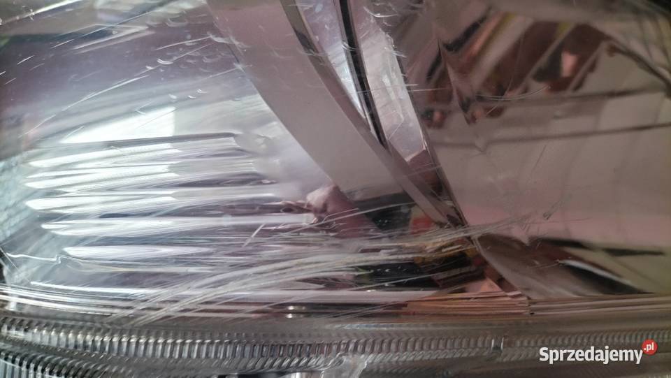Toyota Hilux lampa przednia prawa żarówki w Chocianów