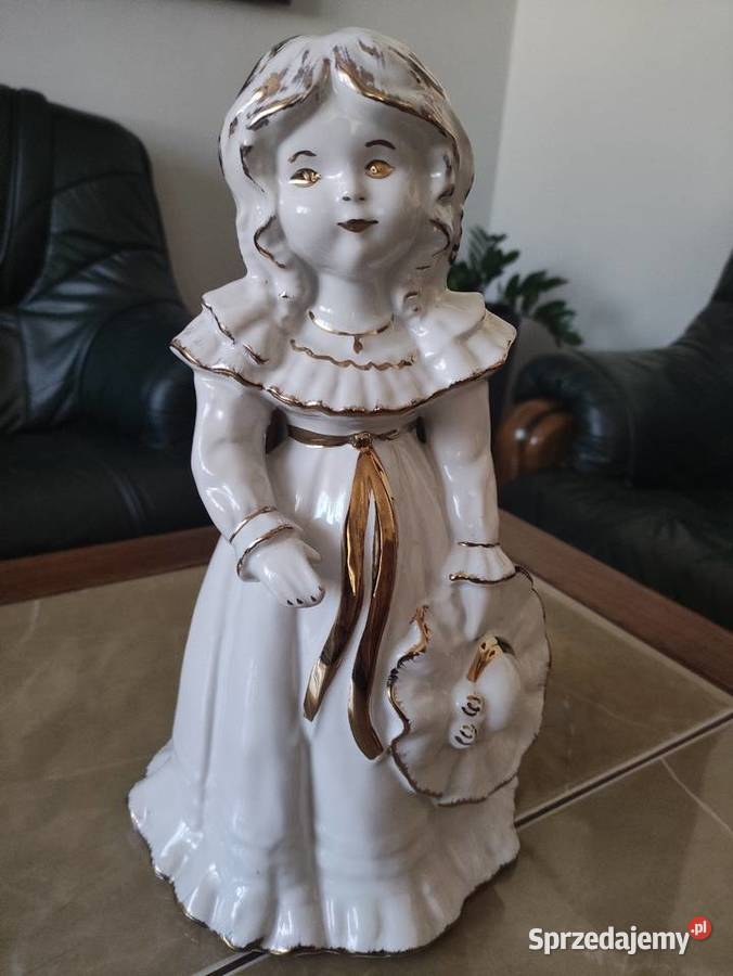 Duża sygnowana porcelanowa figurka Chodzież lata biały Janów Lubelski