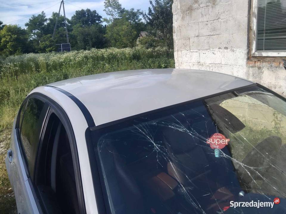 Sprzedam BMW E90 niegroźnie uszkodzona 177KM