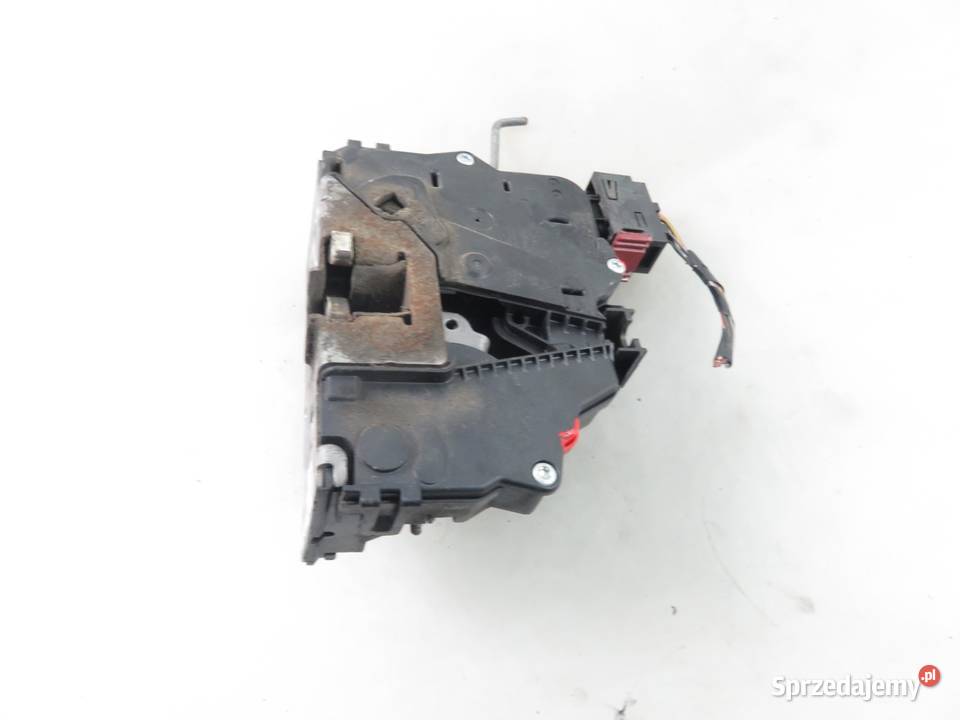 ZAMEK LEWY PRZEDNI OPEL CORSA D