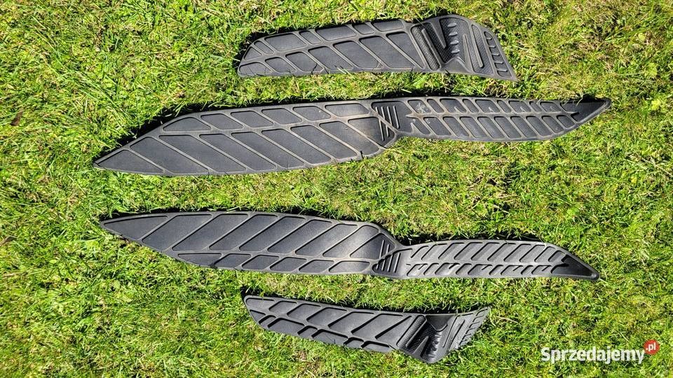 Suzuki Burgman 250 400 K3 K4 K5 gumy podłogi Piła