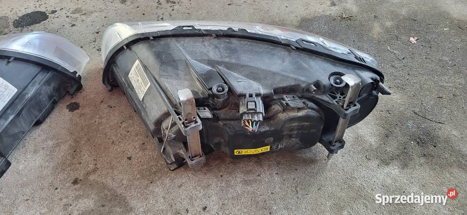 Sprzedam lampy przód volvo xc70 cross country Lampy przednie Narol