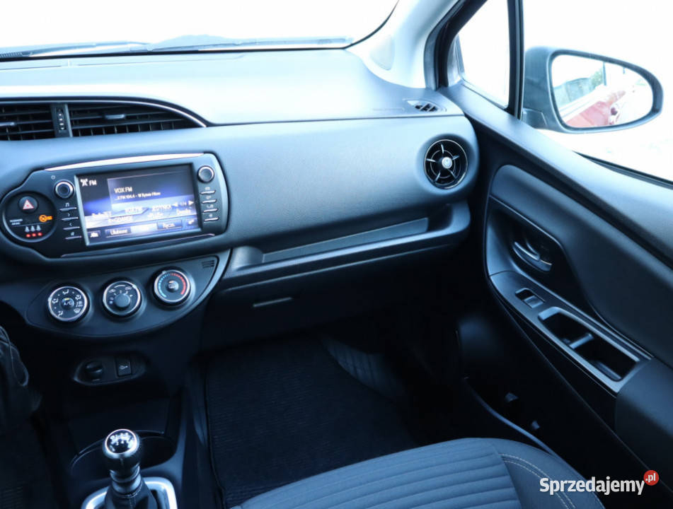 Toyota Yaris 15 Dual VVTi bordowy Piaseczno