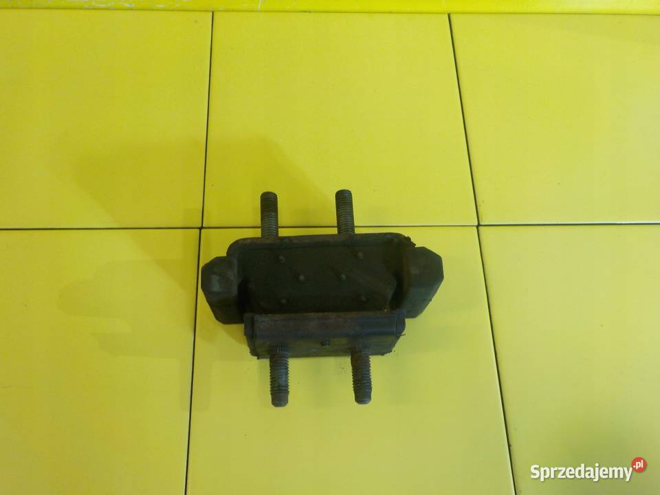 IVECO 23 HPI 14r 106 F1AE0481A poduszka silnika osobowe świętokrzyskie Suków