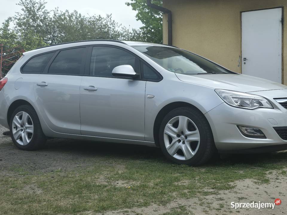 Sprzedam opla astre sports tourer 16 benzyna zmieniarka CD Astra Wilczyn sprzedam