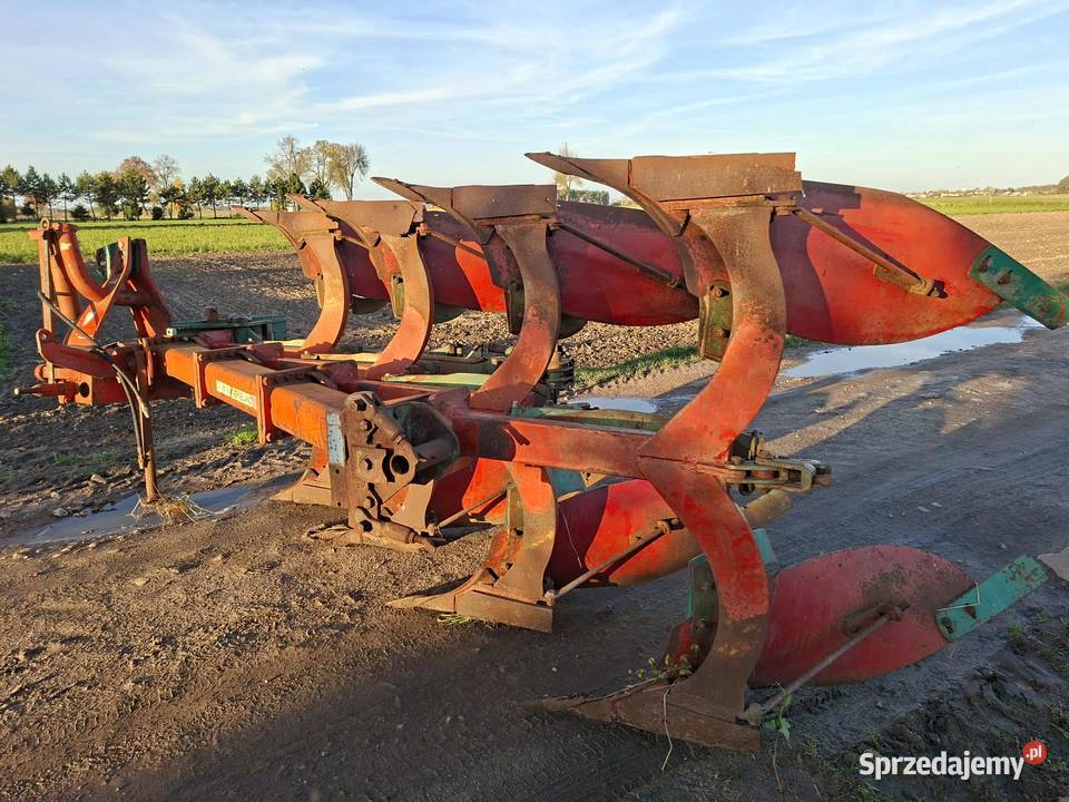 Plug 4 skibowy obrotowy Kverneland na resorze wielkopolskie Borek Wielkopolski